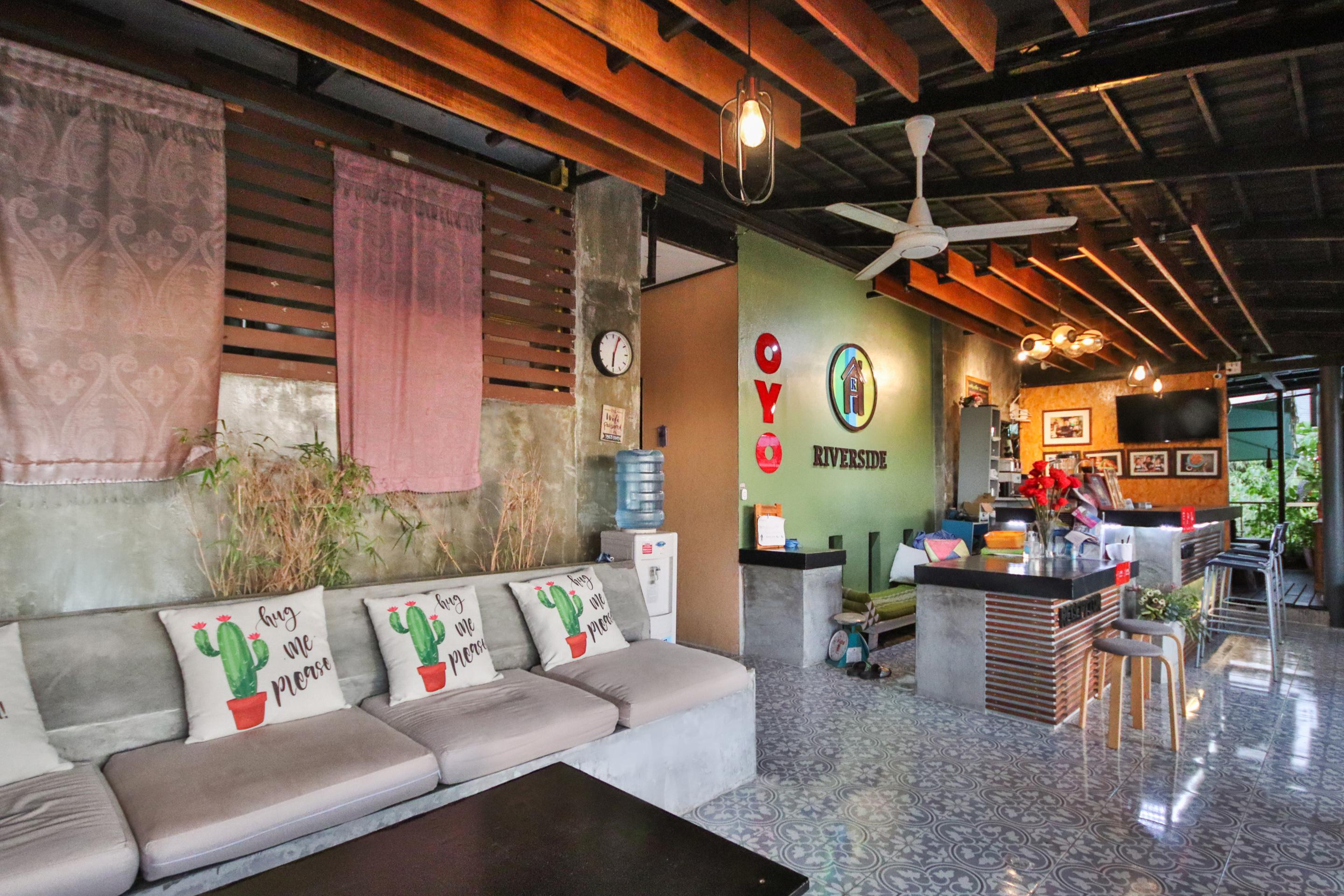 Oyo 75304 Riverside Guesthouse Кхаулак Экстерьер фото