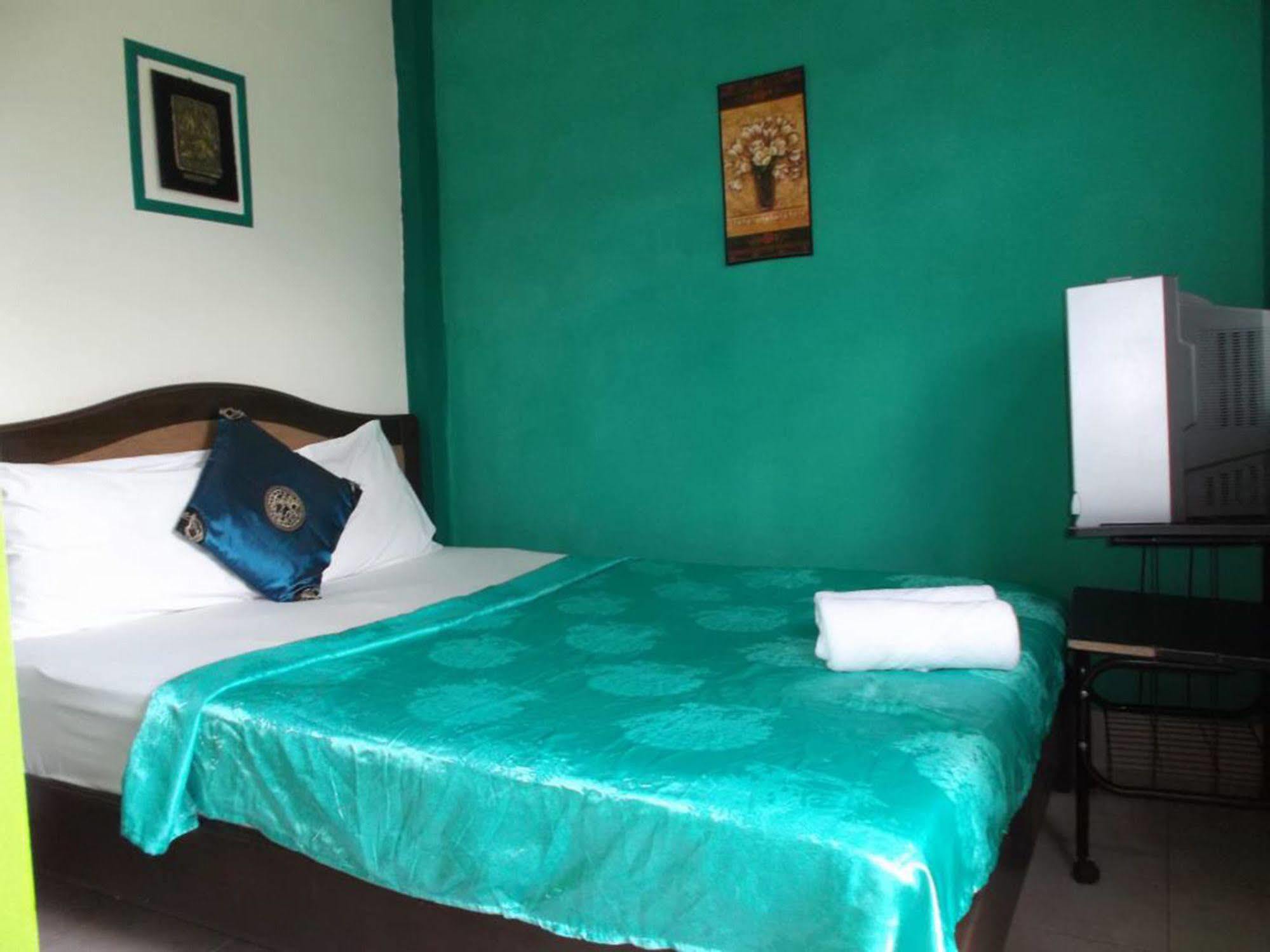 Oyo 75304 Riverside Guesthouse Кхаулак Экстерьер фото
